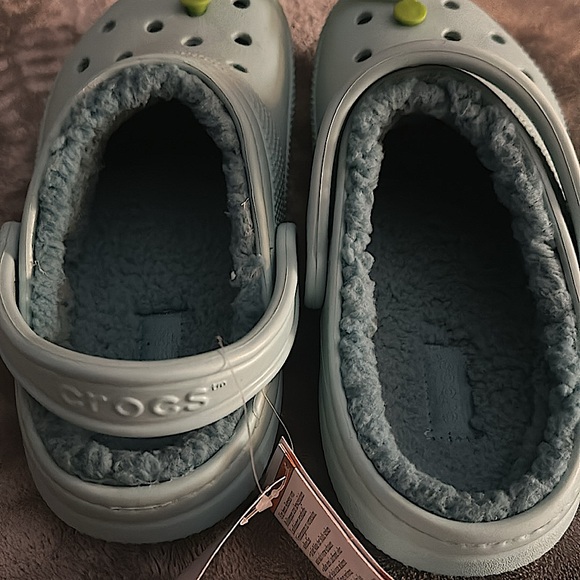 Brand new lined crocs. - Picture 5 of 5